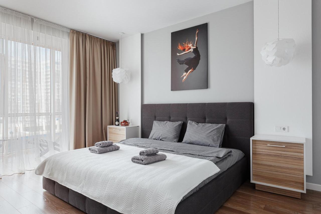White Apartment in 12 Floor Odessa Buitenkant foto