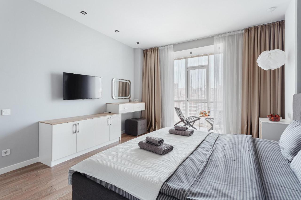 White Apartment in 12 Floor Odessa Buitenkant foto